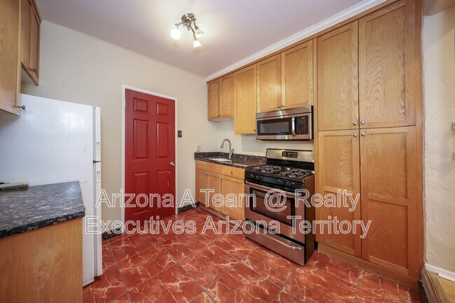 Building Photo - 2221 1st St