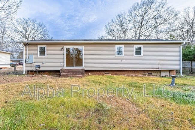 Building Photo - 5 Rawood Dr