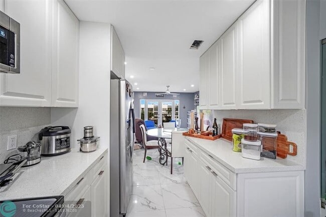 Building Photo - 6650 Royal Palm Blvd