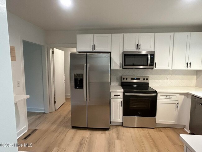 Building Photo - 4929 Oleander Dr