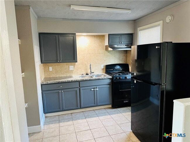 Building Photo - 2313 1/2 N Louis St