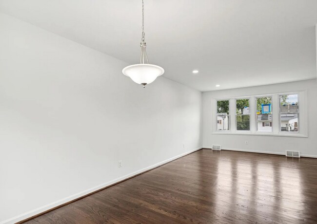Building Photo - 5522 Lanham Way