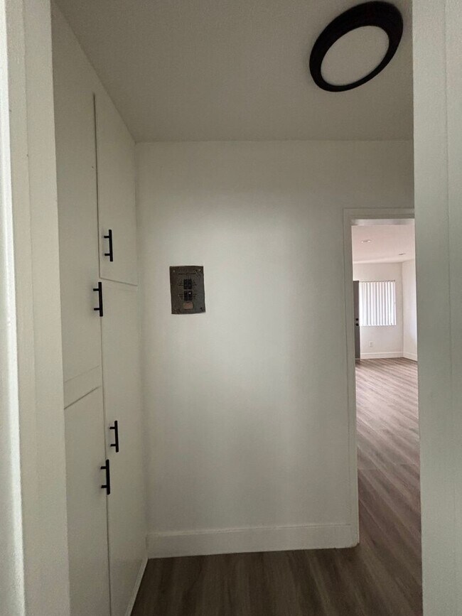 Building Photo - One-Bedroom Torrance Apartment with Stainl...