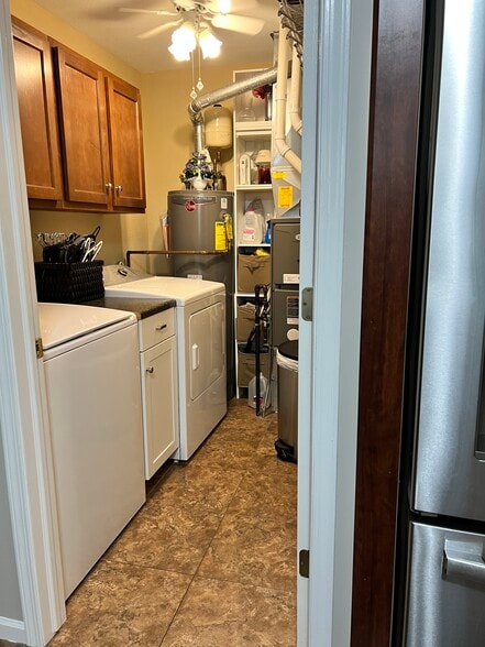 Full size washer and dryer - 1155 Swan Dr