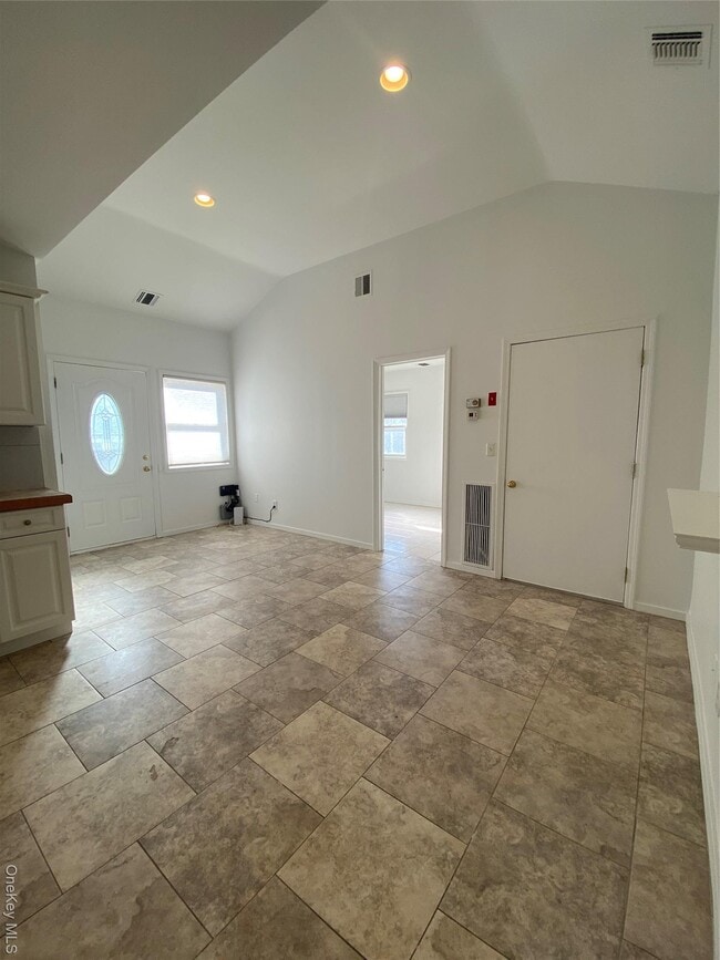 Building Photo - 355 Bayville Ave