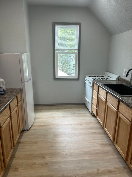 Kitchen - 216 N Sheridan St
