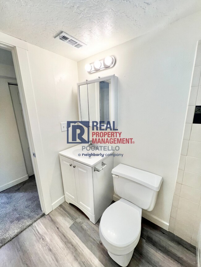 Building Photo - 635 N 14th