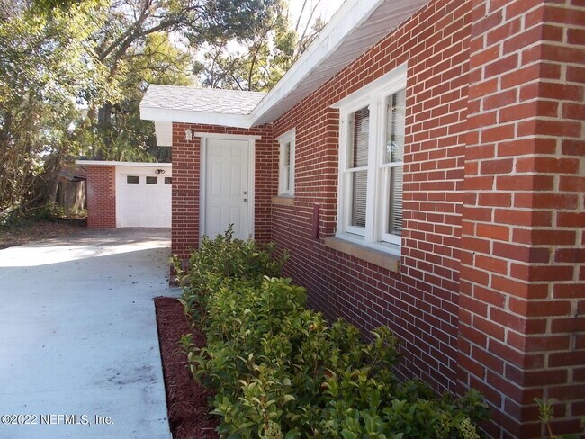 Building Photo - 5738 Cruz Rd