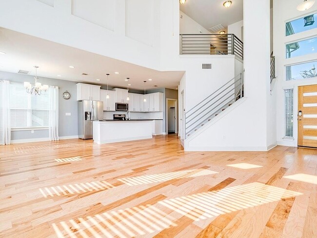 Building Photo - 2215 Capulet St