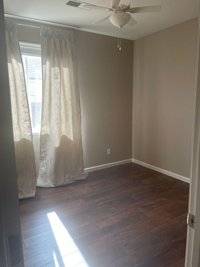 Building Photo - Beautiful Double Diamond Ranch Home For Rent