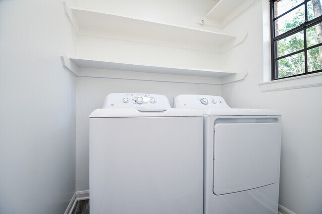 Building Photo - 3934 Forest Village Dr