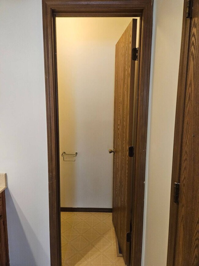 Building Photo - 607/609 W. Edgewood