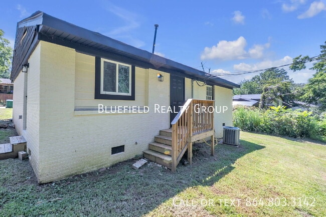Building Photo - 130 Harmony Dr
