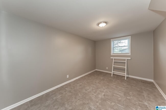 Building Photo - 1717 Bobolink Ln NE