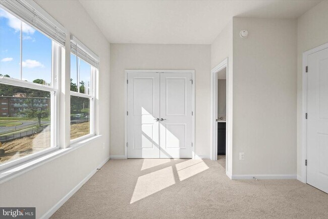 Building Photo - 6056 Beake St