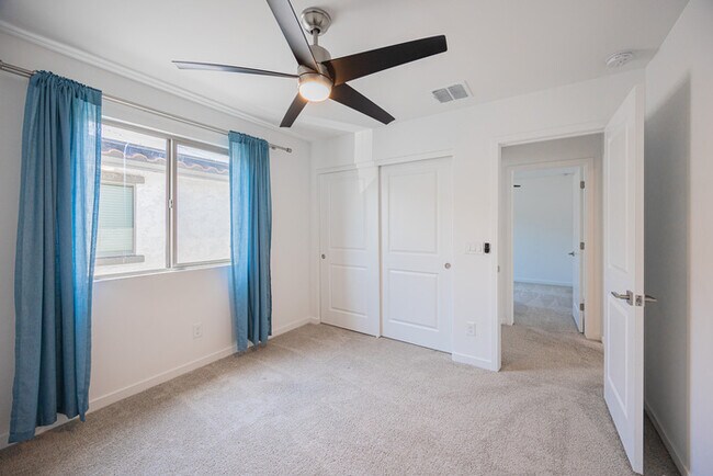 Building Photo - 7412 W Gardenia Ave