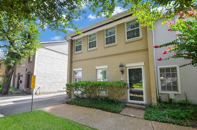 Building Photo - 940 Wycliffe Dr