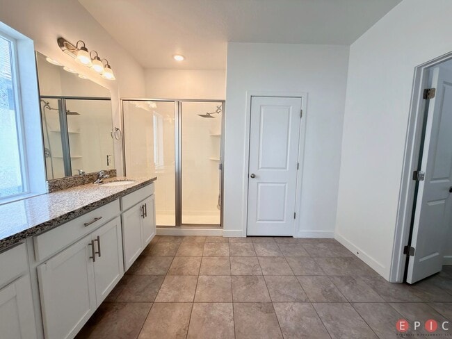 Building Photo - Beautiful Home in Lehi