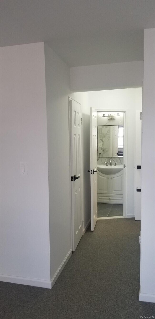 Building Photo - 740 E Broadway