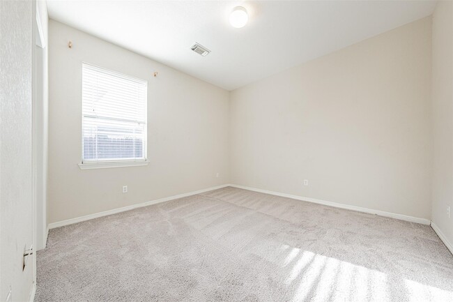 Building Photo - 13727 Charterhouse Way