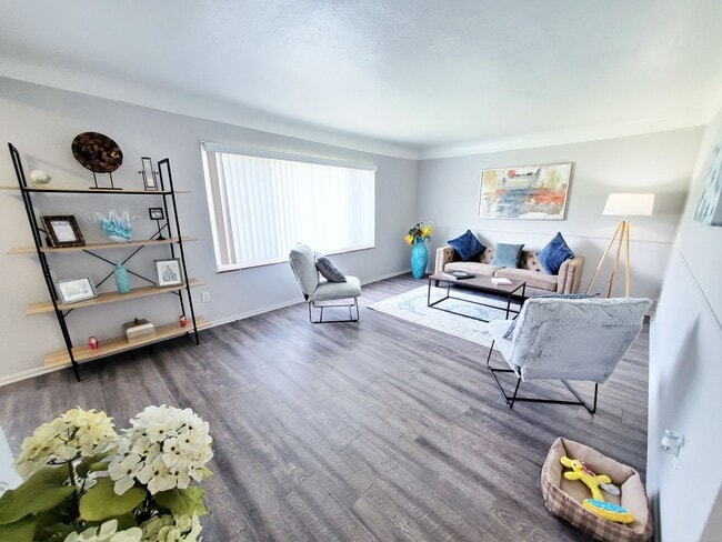 Interior Photo - Smartland Lee-Mustang Apartments