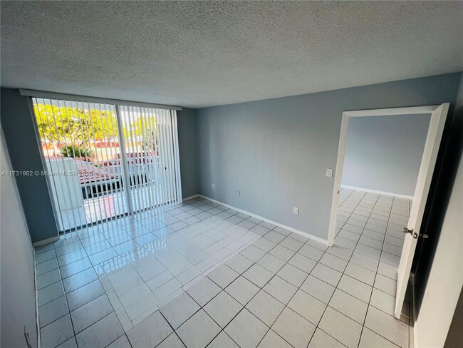 Building Photo - 1300 NE Miami Gardens Dr