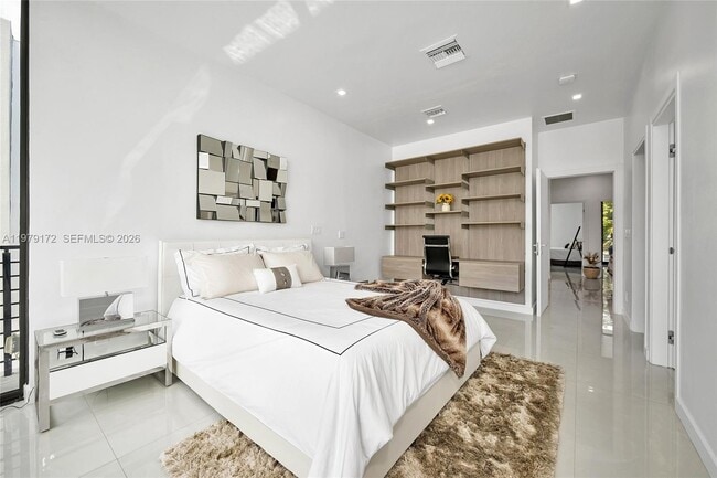 Building Photo - 2516 NE 21st St