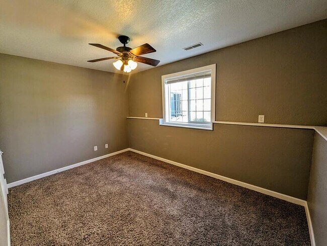 Building Photo - 1319 B Ave W