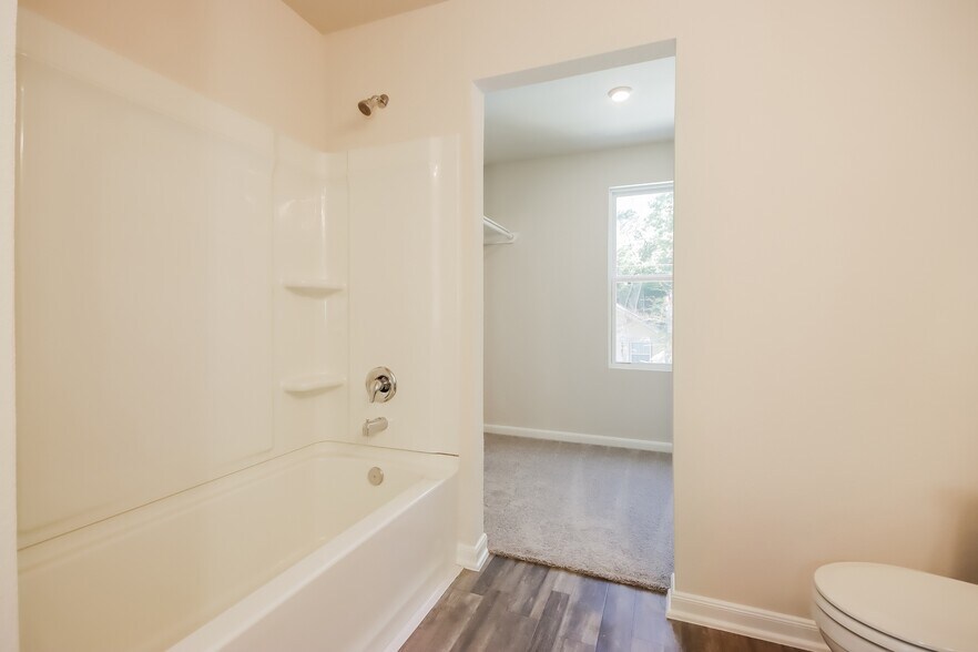 Building Photo - 303 Big Oak