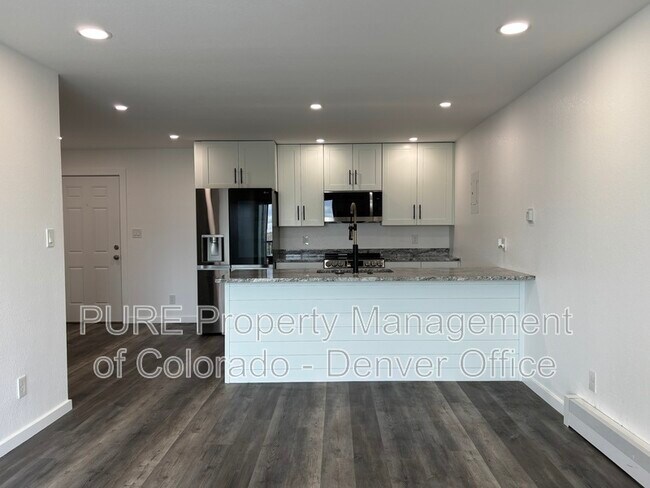 Building Photo - 1150 Golden Cir
