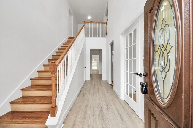 Building Photo - Spacious 4-Bedroom Home with Private Office & Room for Everyone!