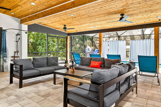 Building Photo - 319 Brentwood Dr