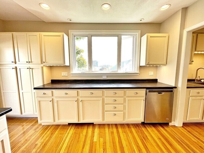 Building Photo - 15 Puritan Rd