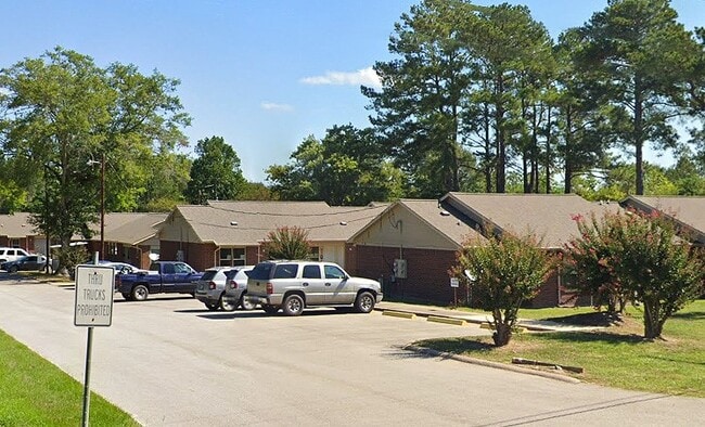 Building Photo - 545 E 1st St