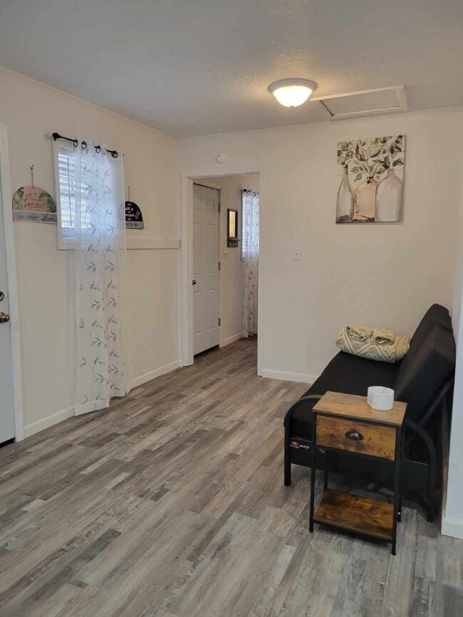 Building Photo - 1 bedroom in a 5 plex in Leakesville