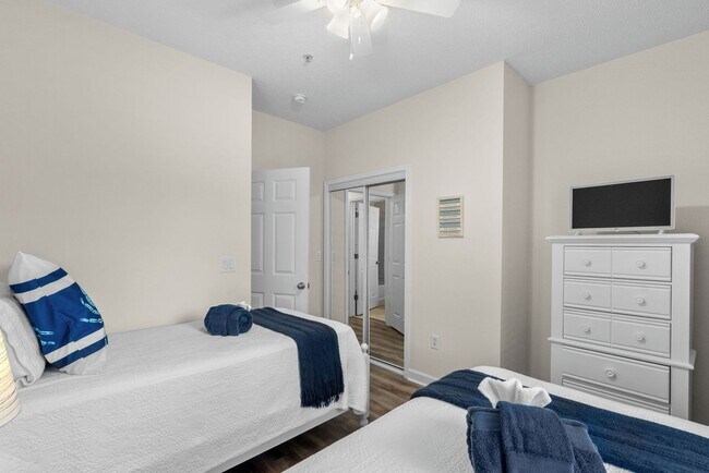 Building Photo - “Snowbird & Mid-Term Rental – 2BR Barefoot...
