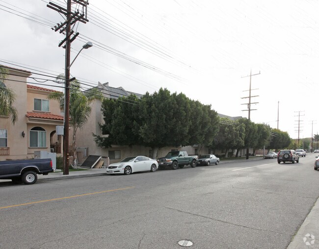 Primary Photo - 510 S Lake St