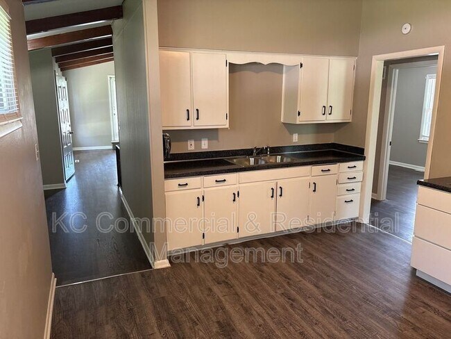 Building Photo - 9211 E 50th Terrace