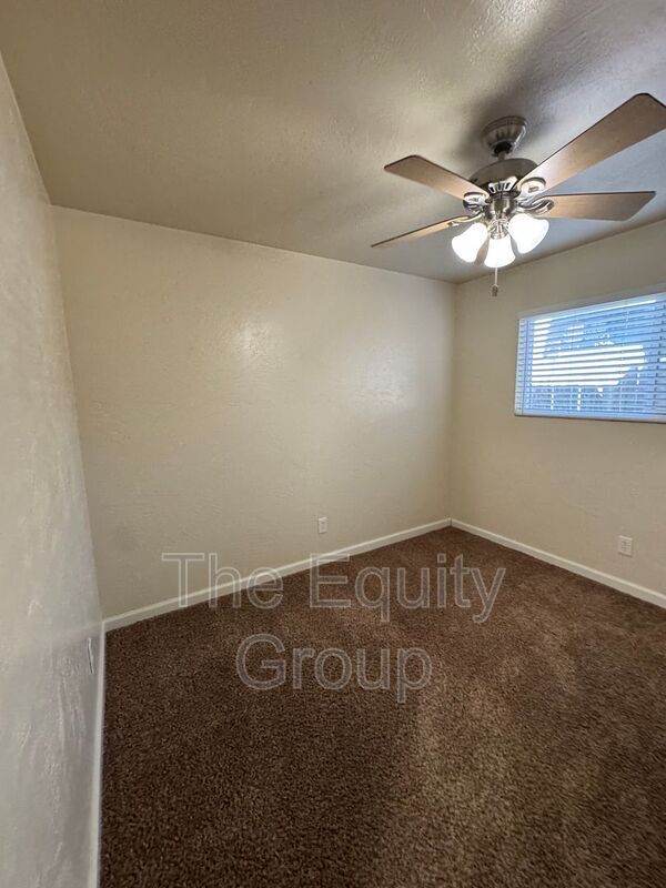 Building Photo - 547 W Tulare Ave