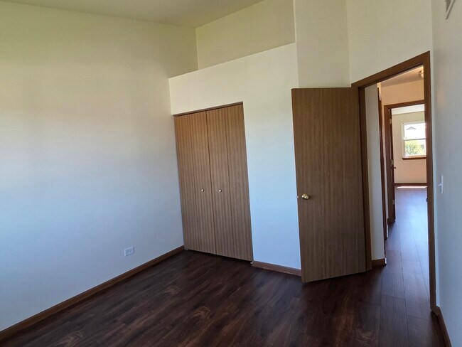 Building Photo - 24 E Honeysuckle Dr