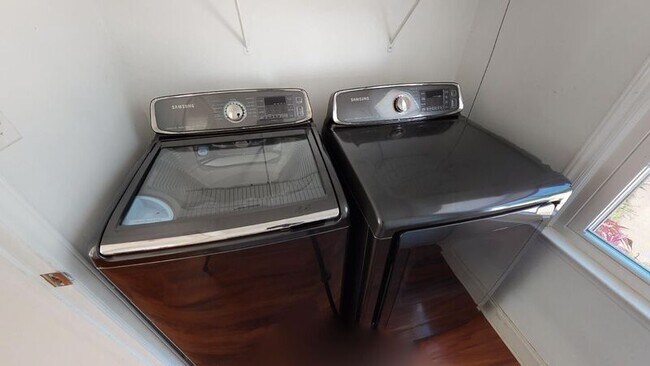 Building Photo - 9311 Clifton Meadow Dr