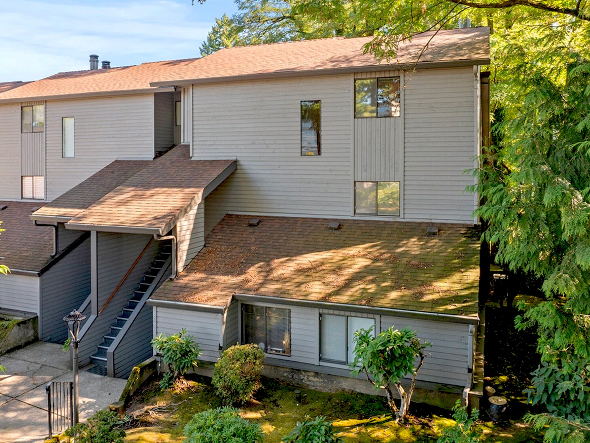 Building Photo - 8949 SW Fairview Pl