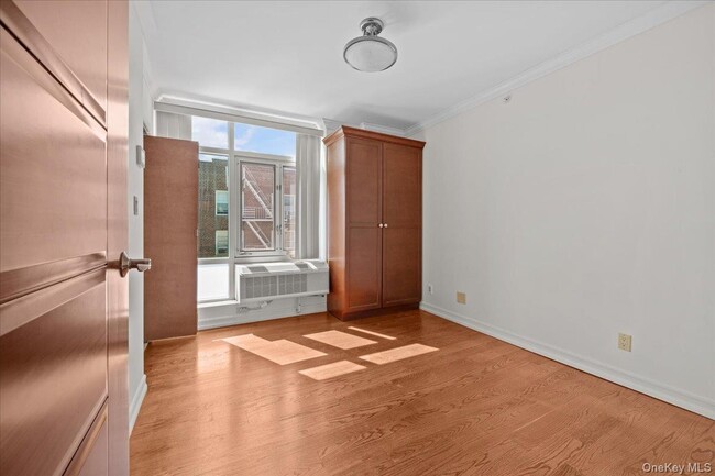 Building Photo - 3511 Cambridge Ave