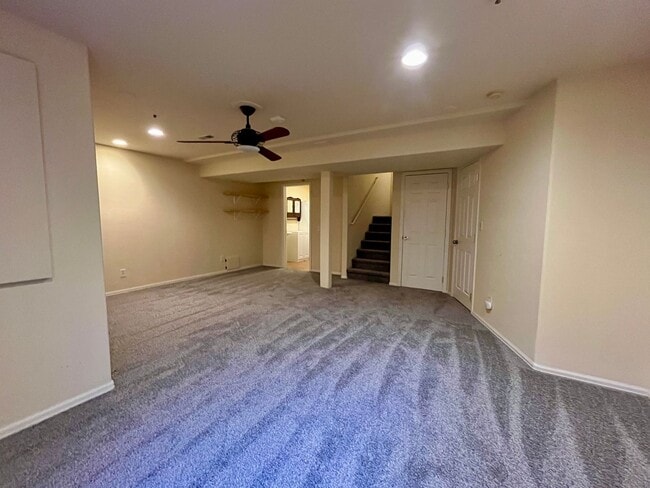 Building Photo - Adorable 3 story, 3BR/3.5BA Townhome w/ detached garage!