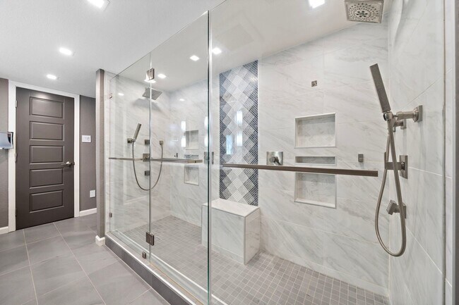 Building Photo - 8954 Chatsworth Dr