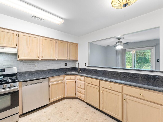 Building Photo - 5 Larkspur Ct