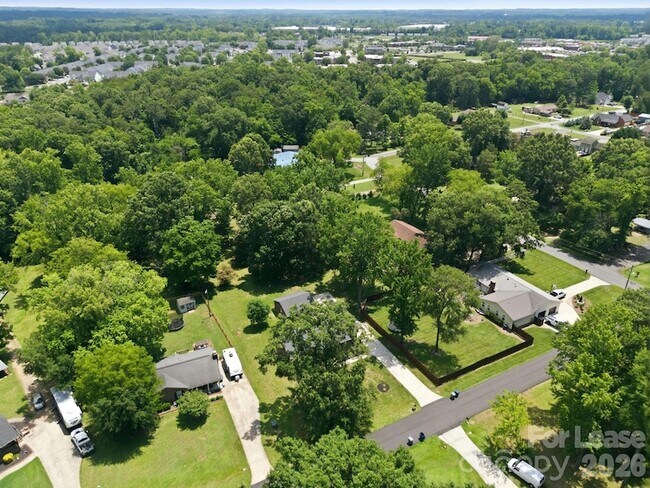 Building Photo - 6299 Spring Ct Ln