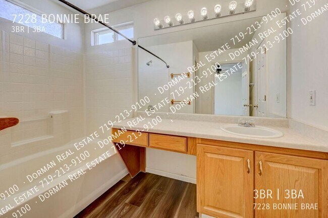 Building Photo - 7228 Bonnie Brae Ln