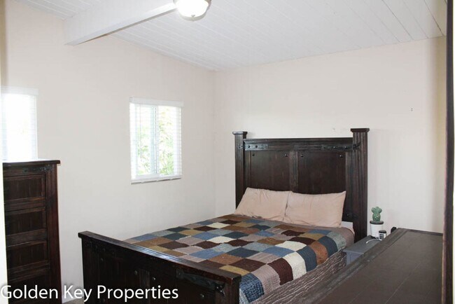Building Photo - Single Story Home In Oceanside! Close to a...