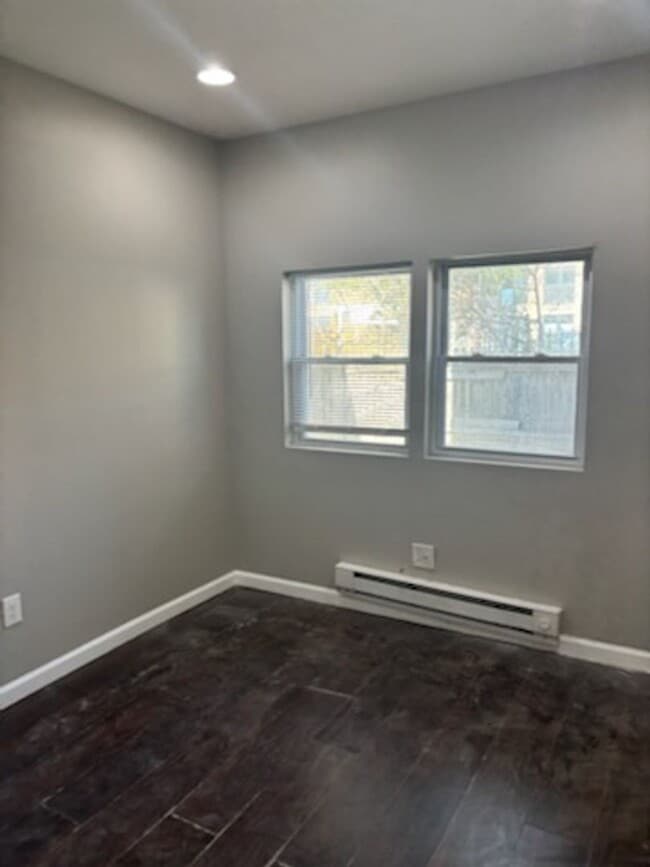 Building Photo - Stunning 3 Bed / 3 Bath Single-Family Home with Gated Backyard – Available Now!
